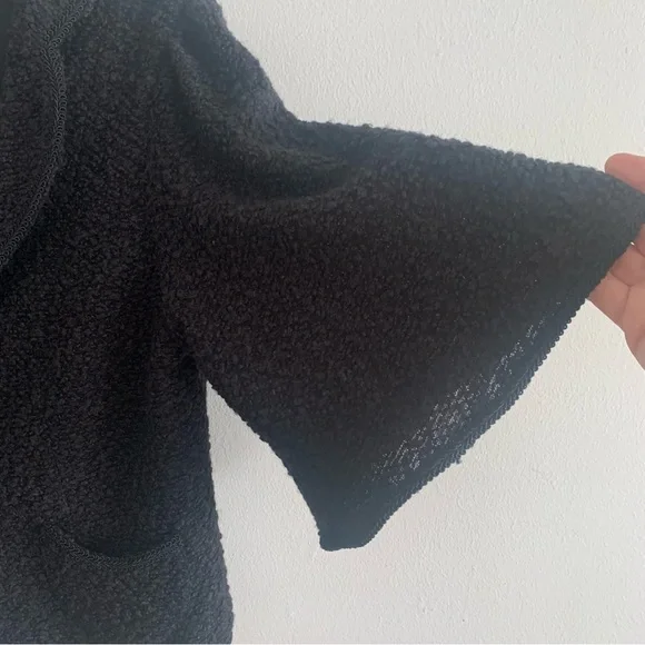 Sandro short jacket Size Medium with flutter sleeves and hook closures b… - Picture 4 of 11